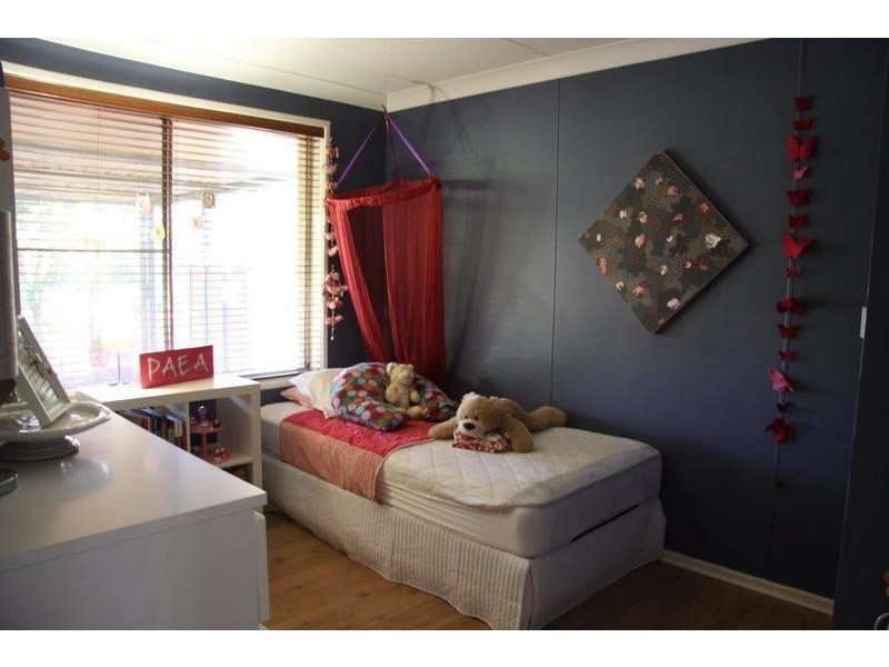 8 Stirling Crescent, Dampier WA 6713