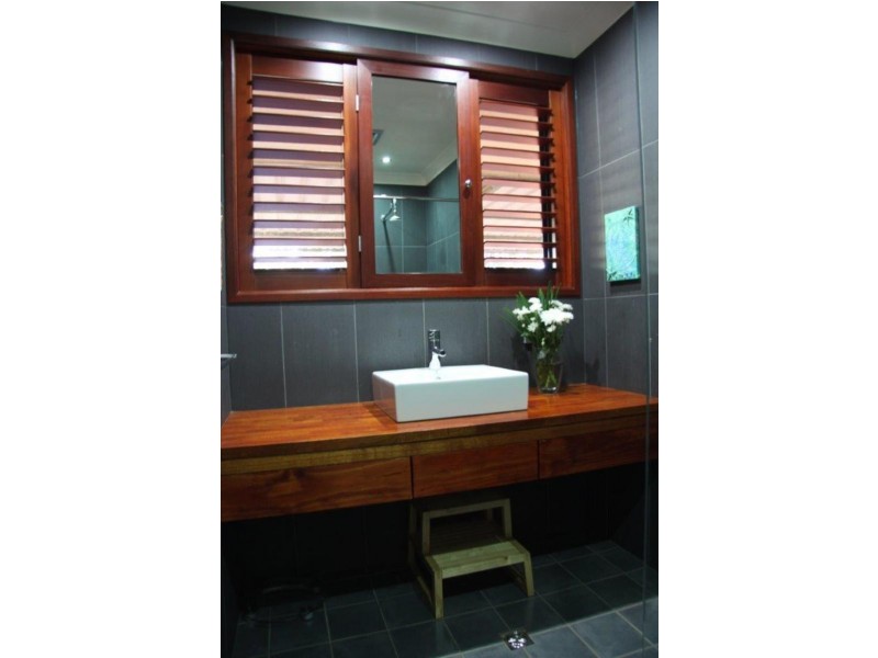 8 Stirling Crescent, Dampier WA 6713