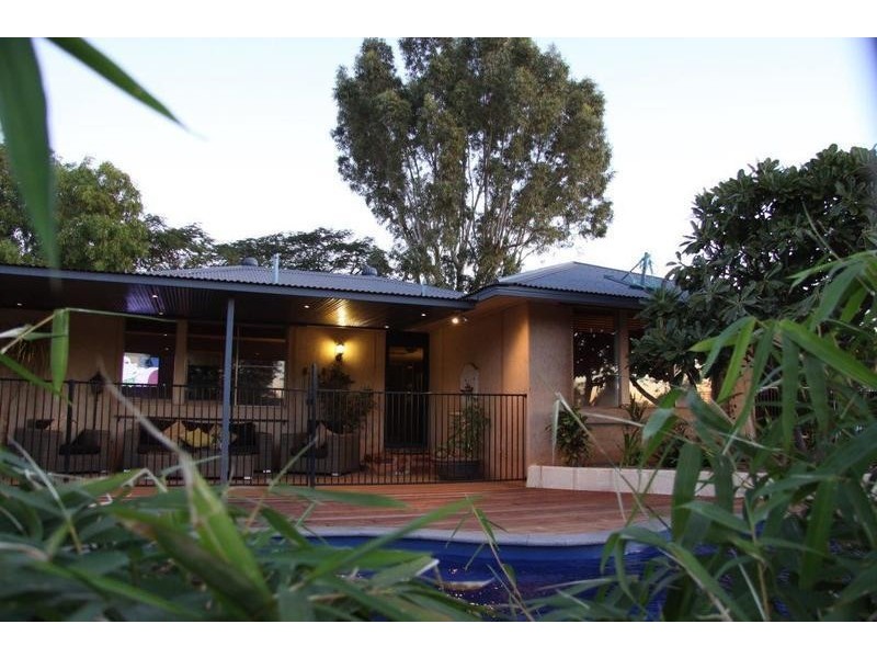 8 Stirling Crescent, Dampier WA 6713