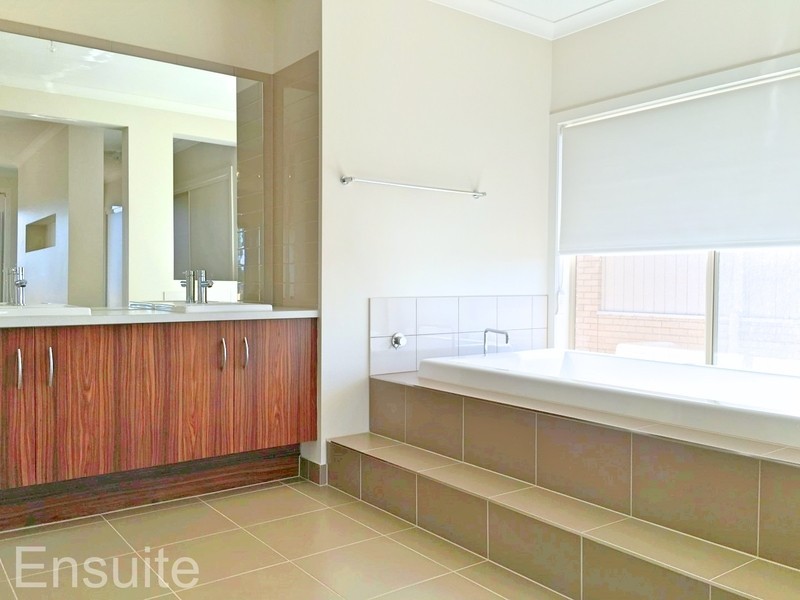 8 Ashland Court, Keysborough VIC 3173