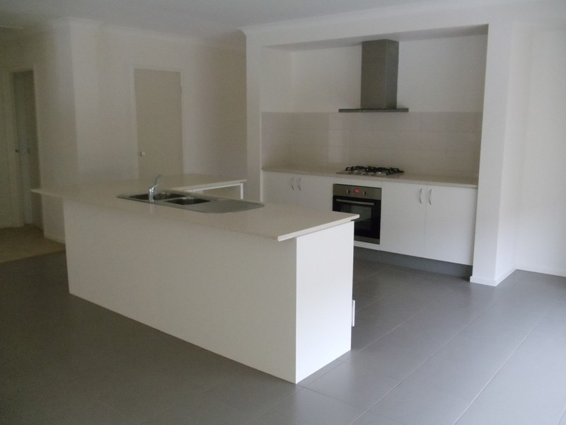 226 Sanctuary Lakes South Blvd, Sanctuary Lakes VIC 3030