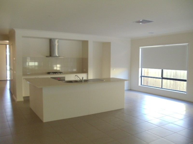 226 Sanctuary Lakes South Blvd, Sanctuary Lakes VIC 3030