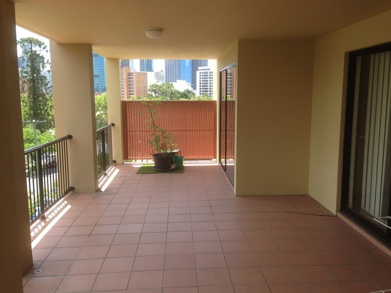 14/64 Lambert Street, Kangaroo Point QLD 4169