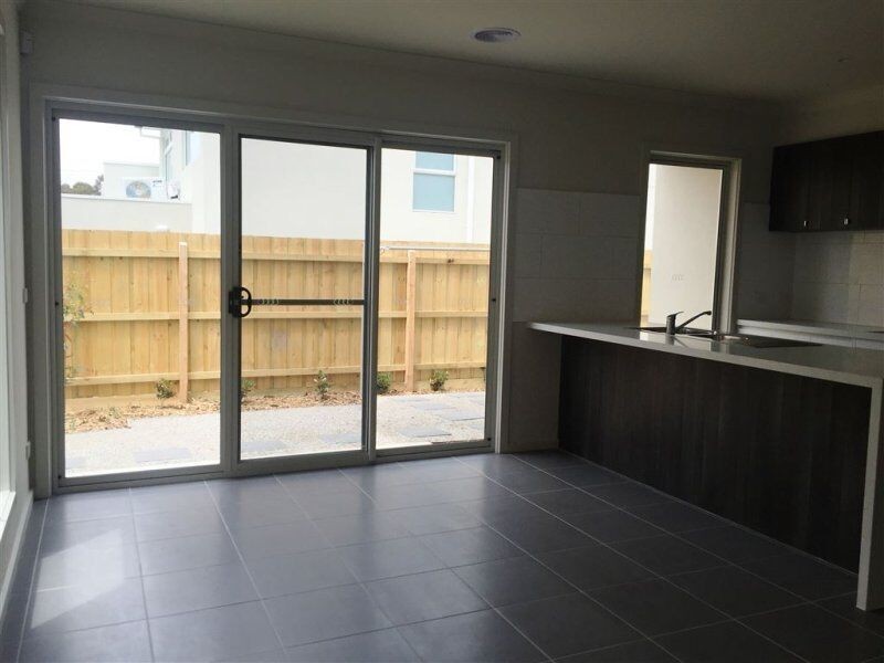 18/3 Old Plenty Road, South Morang VIC 3752