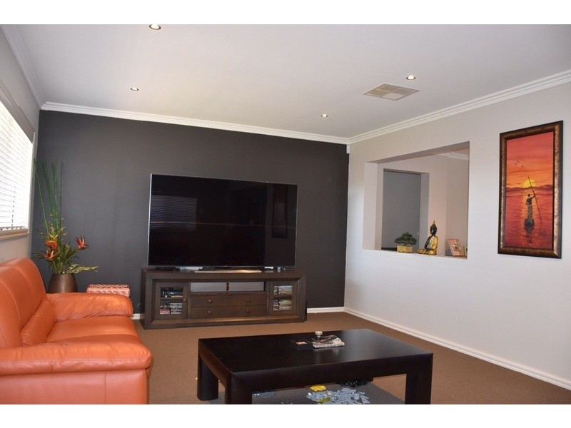 10 Whitecaps Avenue, Point Cook VIC 3030