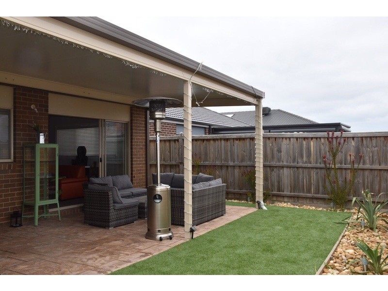 10 Whitecaps Avenue, Point Cook VIC 3030