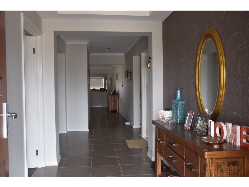 10 Whitecaps Avenue, Point Cook VIC 3030