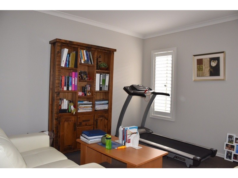 10 Whitecaps Avenue, Point Cook VIC 3030