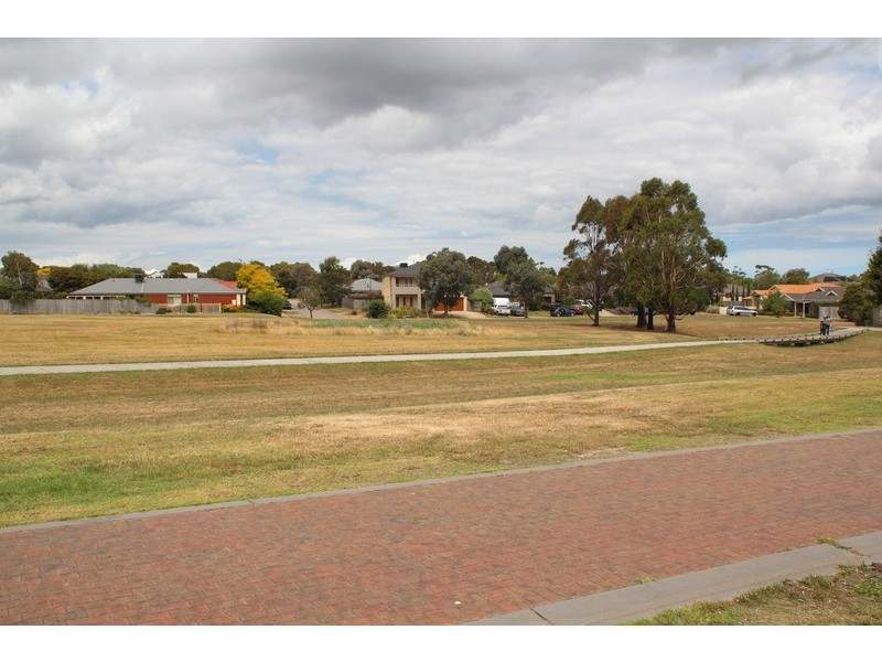 8 Greendale Place, Mount Martha VIC 3934