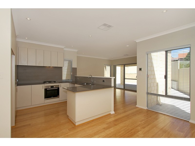 84 Mullaloo Drive, Kallaroo WA 6025