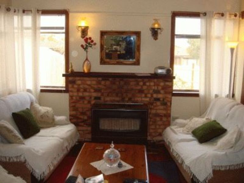 17 Gillies St, Mitcham VIC 3132