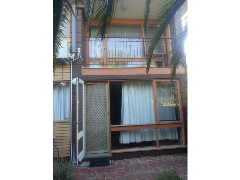 2/9 Cowper Street, St Kilda VIC 3182