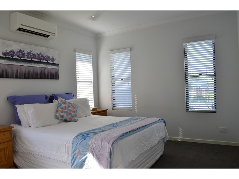 6 Twin Creek Court, Cannonvale QLD 4802