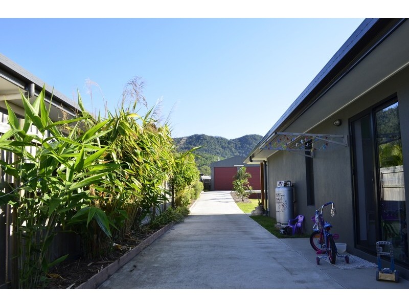 6 Twin Creek Court, Cannonvale QLD 4802