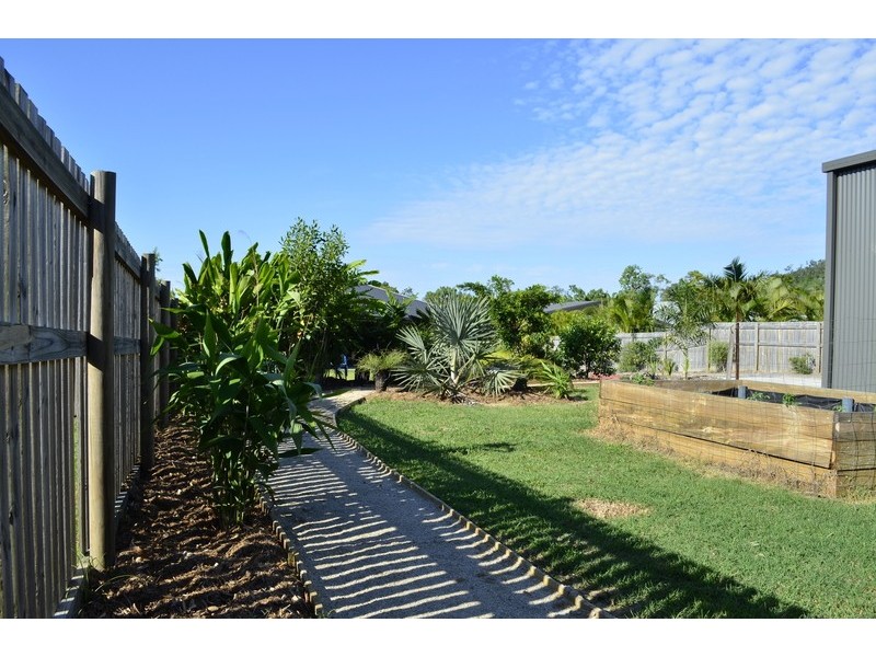 6 Twin Creek Court, Cannonvale QLD 4802
