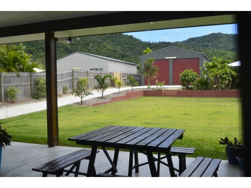 6 Twin Creek Court, Cannonvale QLD 4802