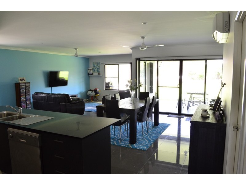 6 Twin Creek Court, Cannonvale QLD 4802