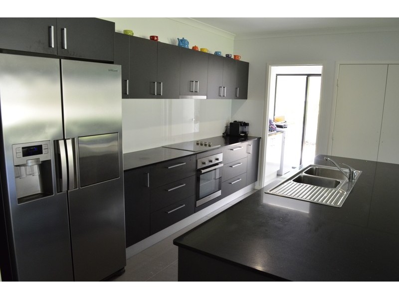 6 Twin Creek Court, Cannonvale QLD 4802