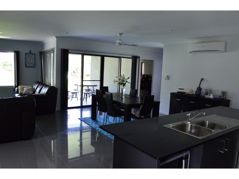 6 Twin Creek Court, Cannonvale QLD 4802