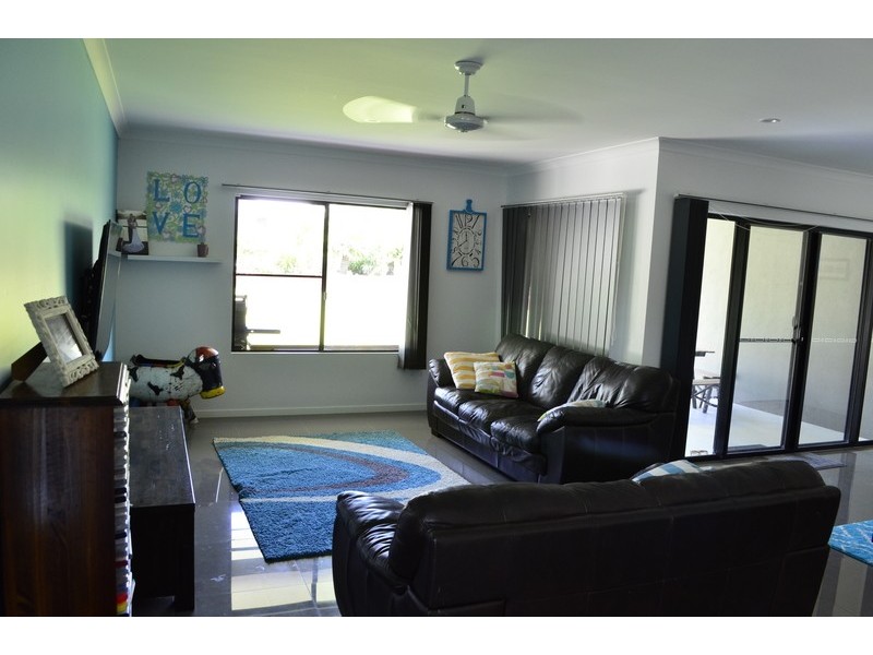 6 Twin Creek Court, Cannonvale QLD 4802
