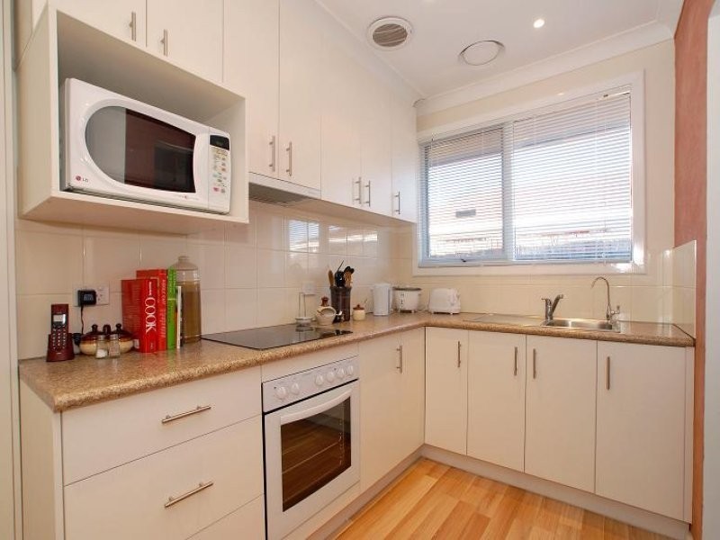 2/616 Barkly Street, West Footscray VIC 3012