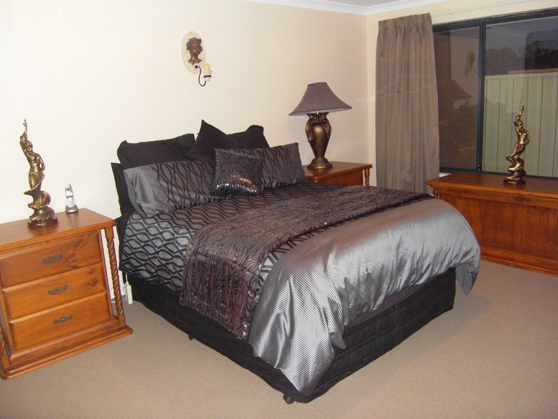 18 Hokitika Drive, Dudley Park WA 6210