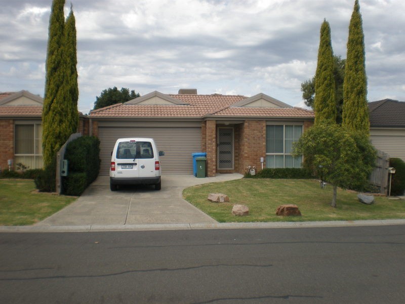 1/8 Eglinton Close, Berwick VIC 3806