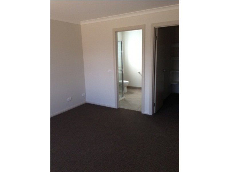 17 Carramar Drive, Melton West VIC 3337