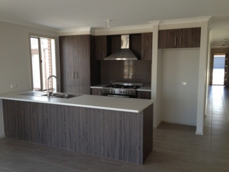 17 Carramar Drive, Melton West VIC 3337