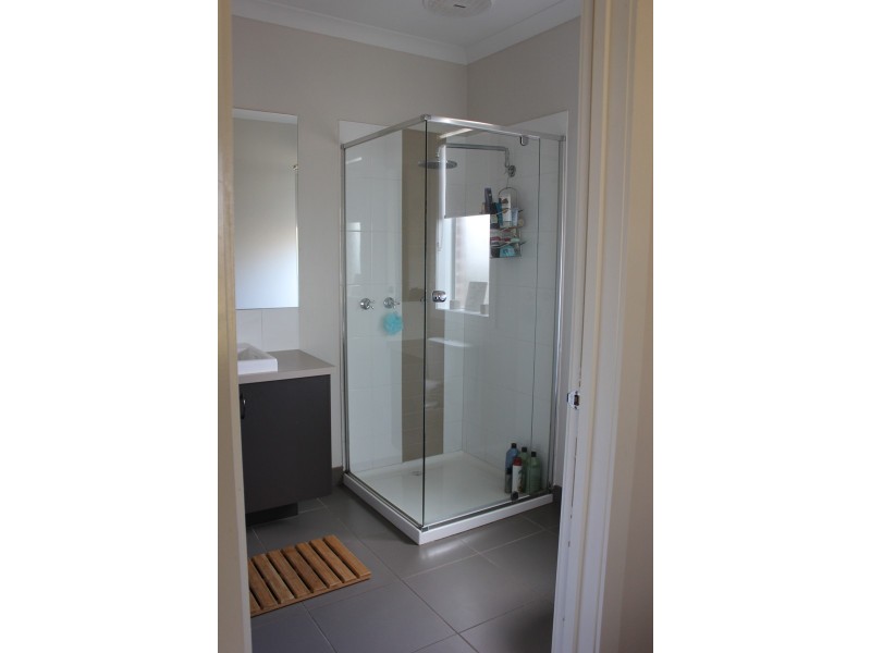 16 Faircroft Drive, Brookfield VIC 3338