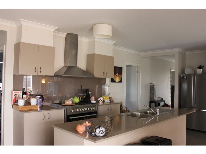 16 Faircroft Drive, Brookfield VIC 3338