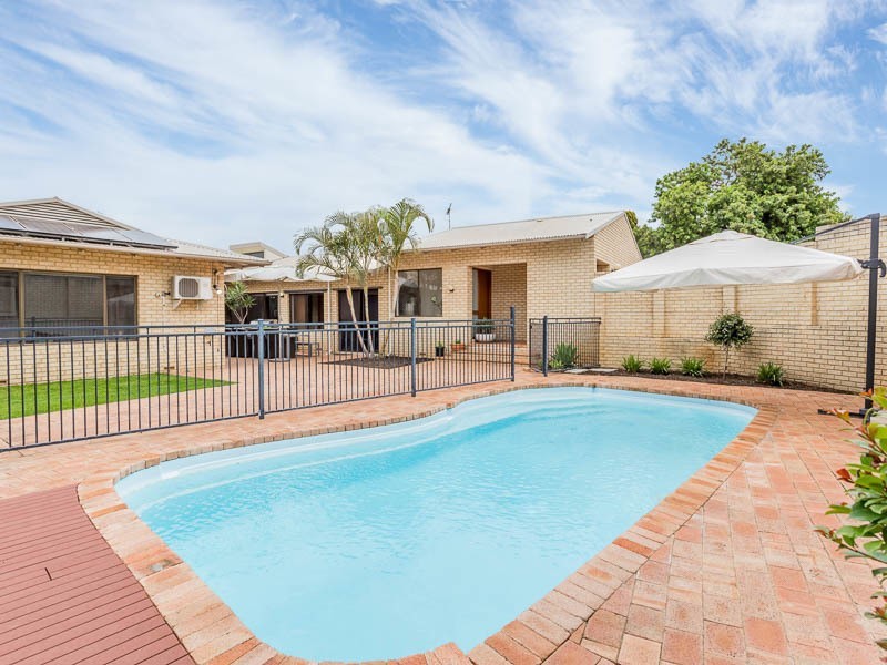 21 Unwin Crescent, Salter Point WA 6152