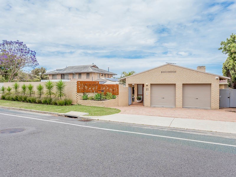 21 Unwin Crescent, Salter Point WA 6152