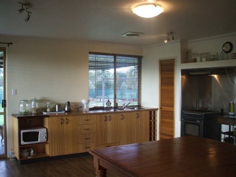 10 Whitehall Rd, Hazelmere WA 6055