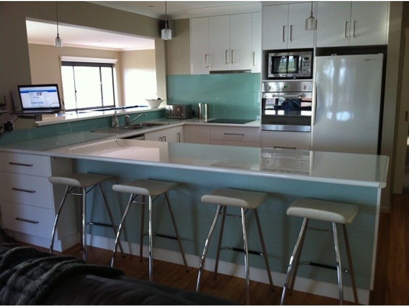 6 Hillcrest Avenue, Bellbridge VIC 3691