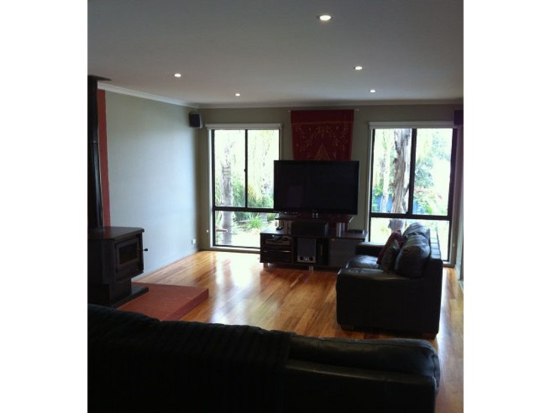 6 Hillcrest Avenue, Bellbridge VIC 3691