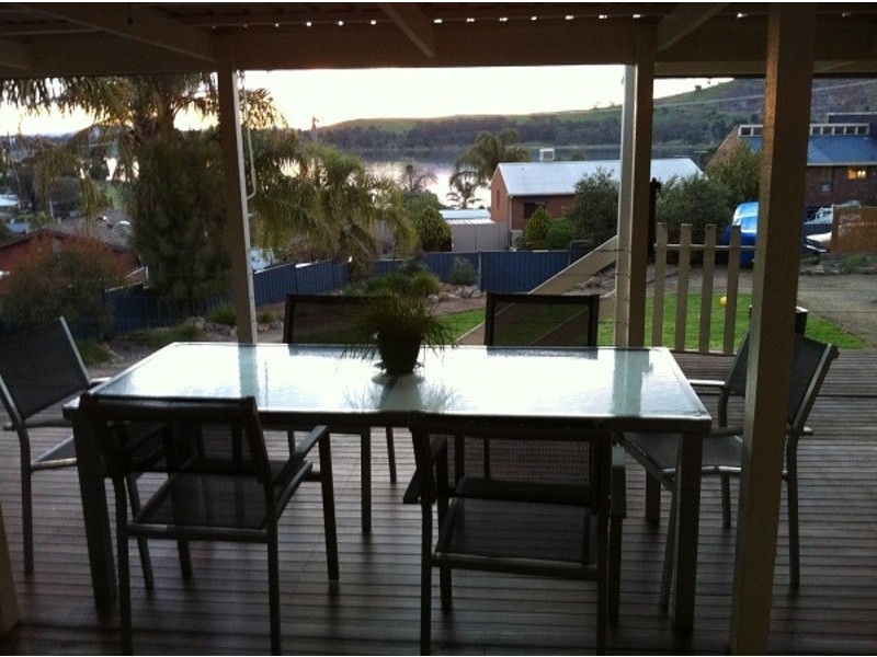 6 Hillcrest Avenue, Bellbridge VIC 3691