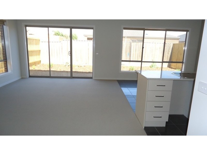 18 Chamberlain Way, Williams Landing VIC 3027