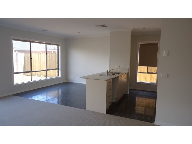 18 Chamberlain Way, Williams Landing VIC 3027