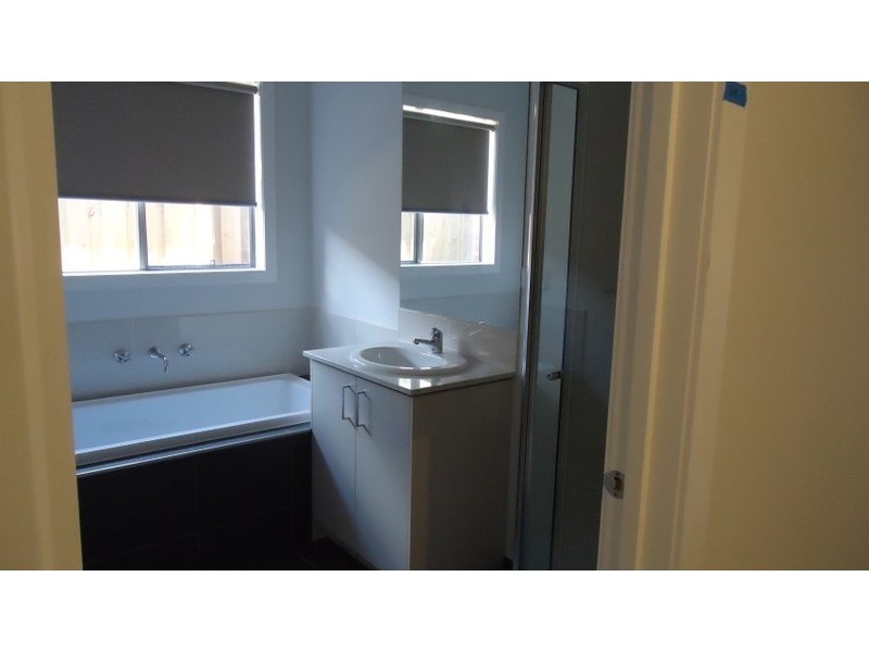 18 Chamberlain Way, Williams Landing VIC 3027