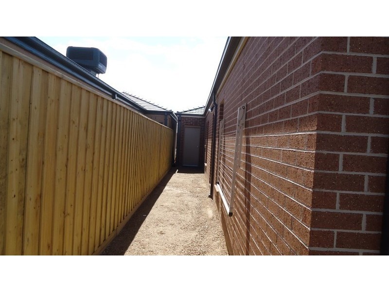 18 Chamberlain Way, Williams Landing VIC 3027