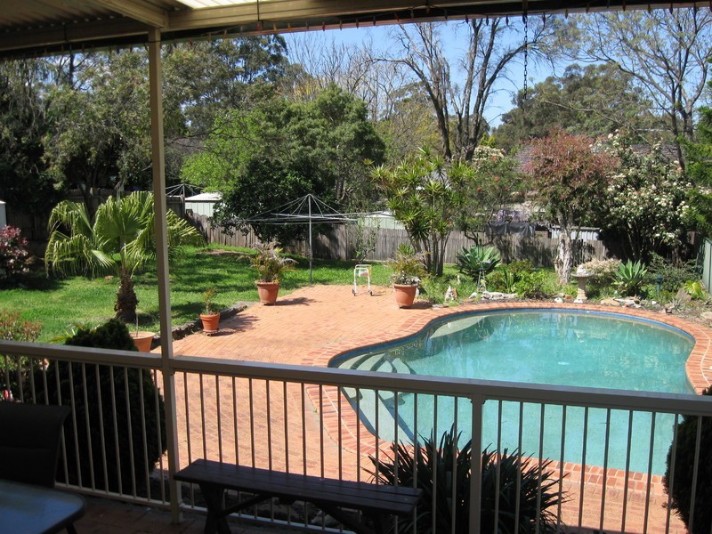 16 Geraldine Ave, Baulkham Hills NSW 2153