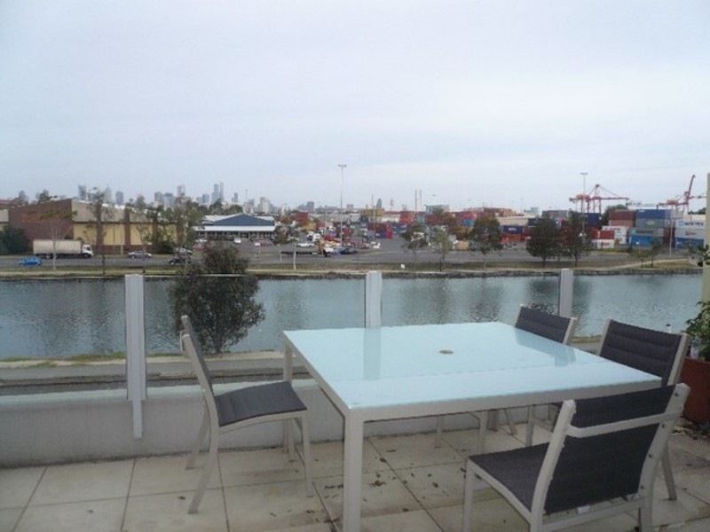 12/1 Saltriver Place, Footscray VIC 3011