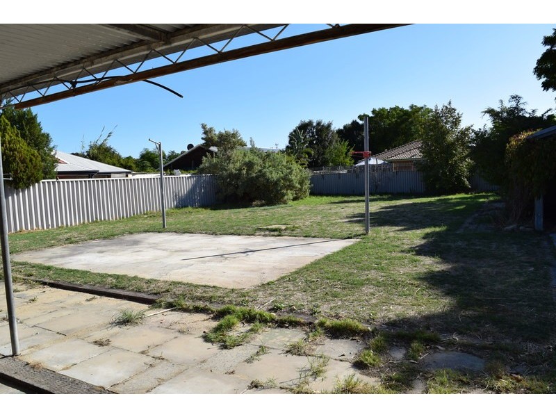 33 Bushby Street, Midvale WA 6056