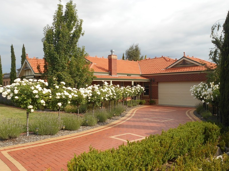 5 Mandurah Chase, Berwick VIC 3806