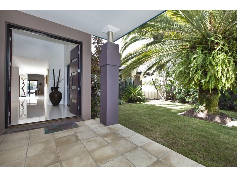 11 Diplacus Drive, Palm Beach QLD 4221