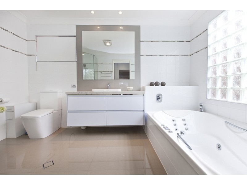 11 Diplacus Drive, Palm Beach QLD 4221