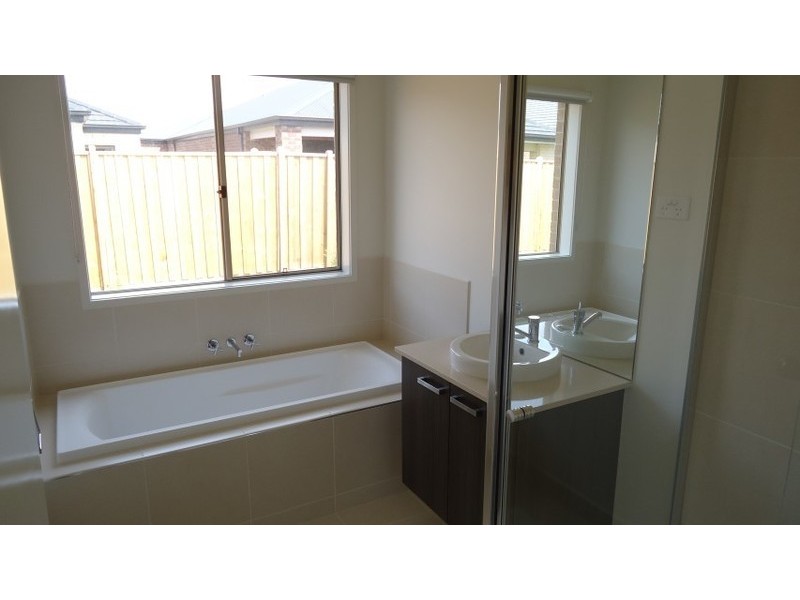 30 Simanson Way, Williams Landing VIC 3027