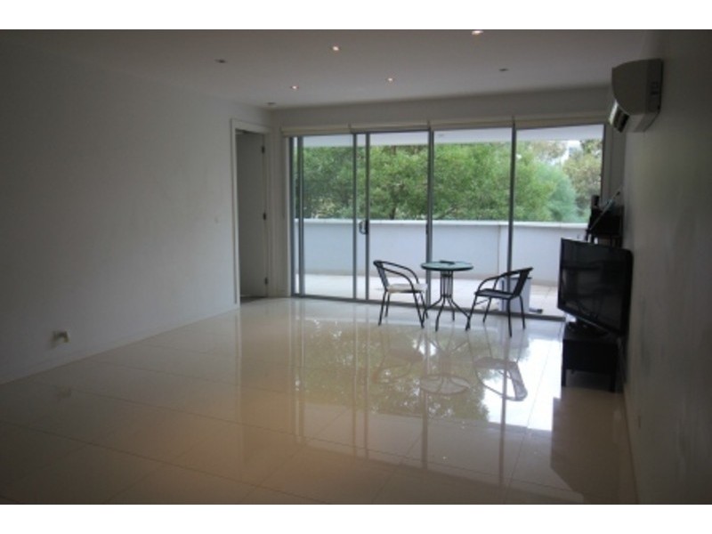 8/2 Eucalyptus Drive, Maidstone VIC 3012