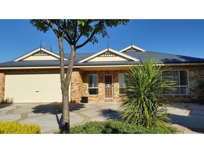 7 Honeysuckle Street, Thurgoona NSW 2640